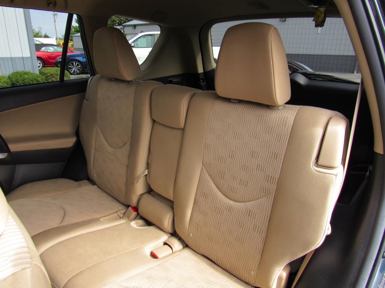 Toyota RAV4 4WD 4dr I4 (Natl) 2012