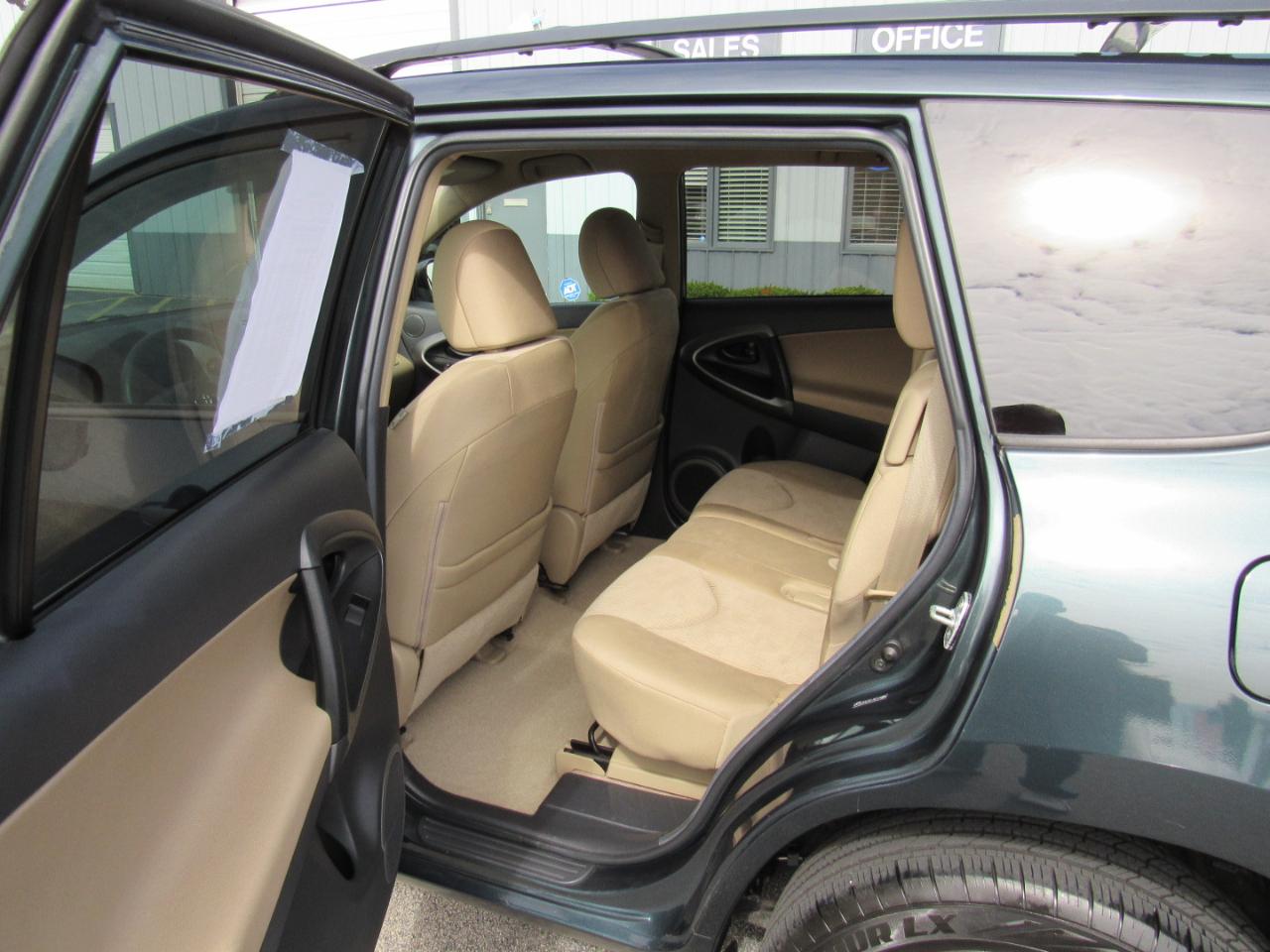 Toyota RAV4 4WD 4dr I4 (Natl) 2012