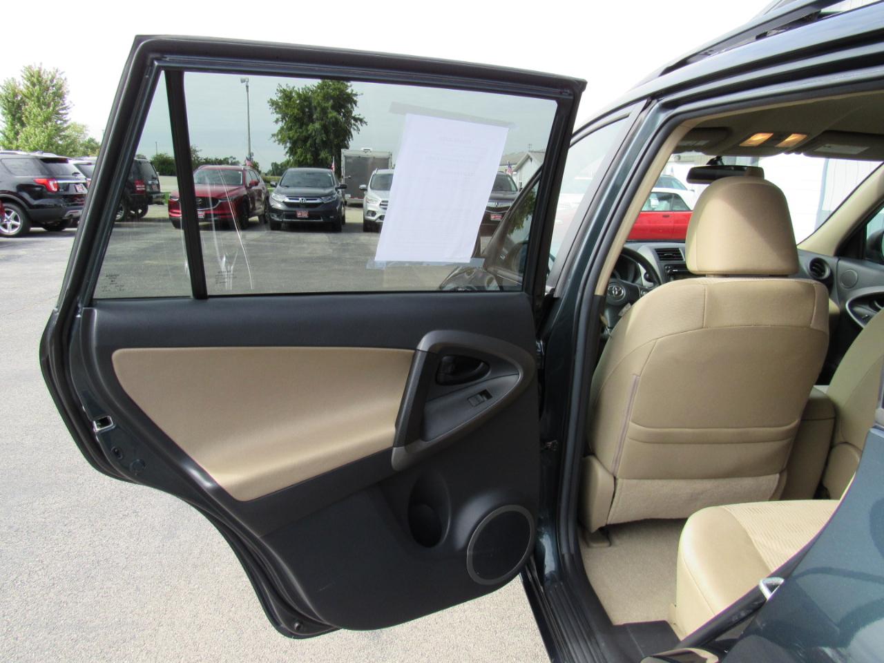 Toyota RAV4 4WD 4dr I4 (Natl) 2012