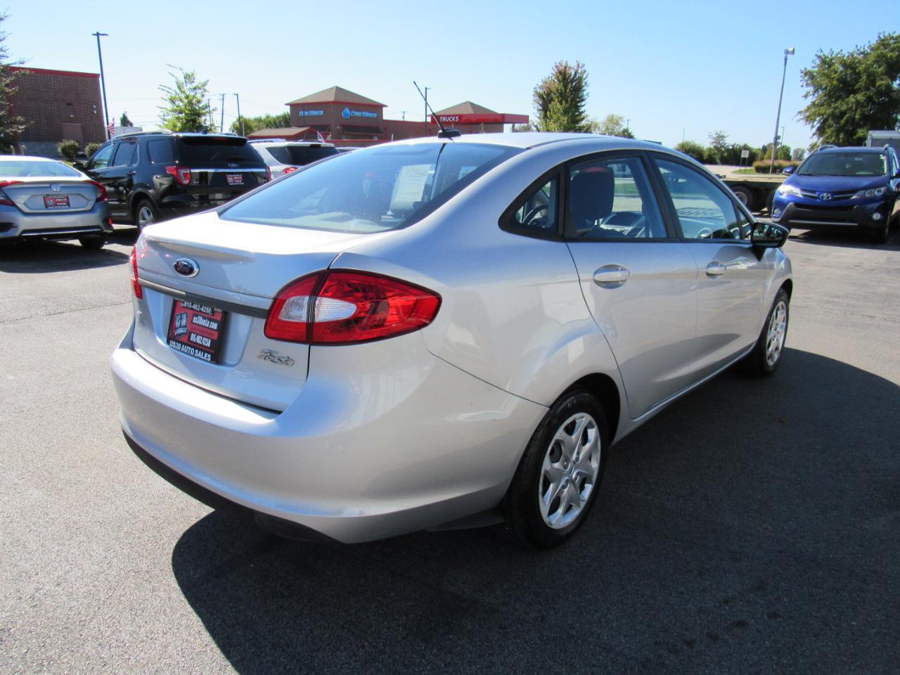 Ford Fiesta 4dr Sdn SE 2012