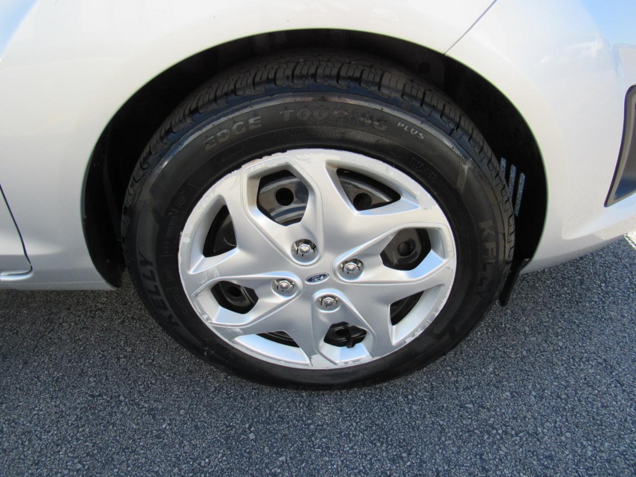 Ford Fiesta 4dr Sdn SE 2012