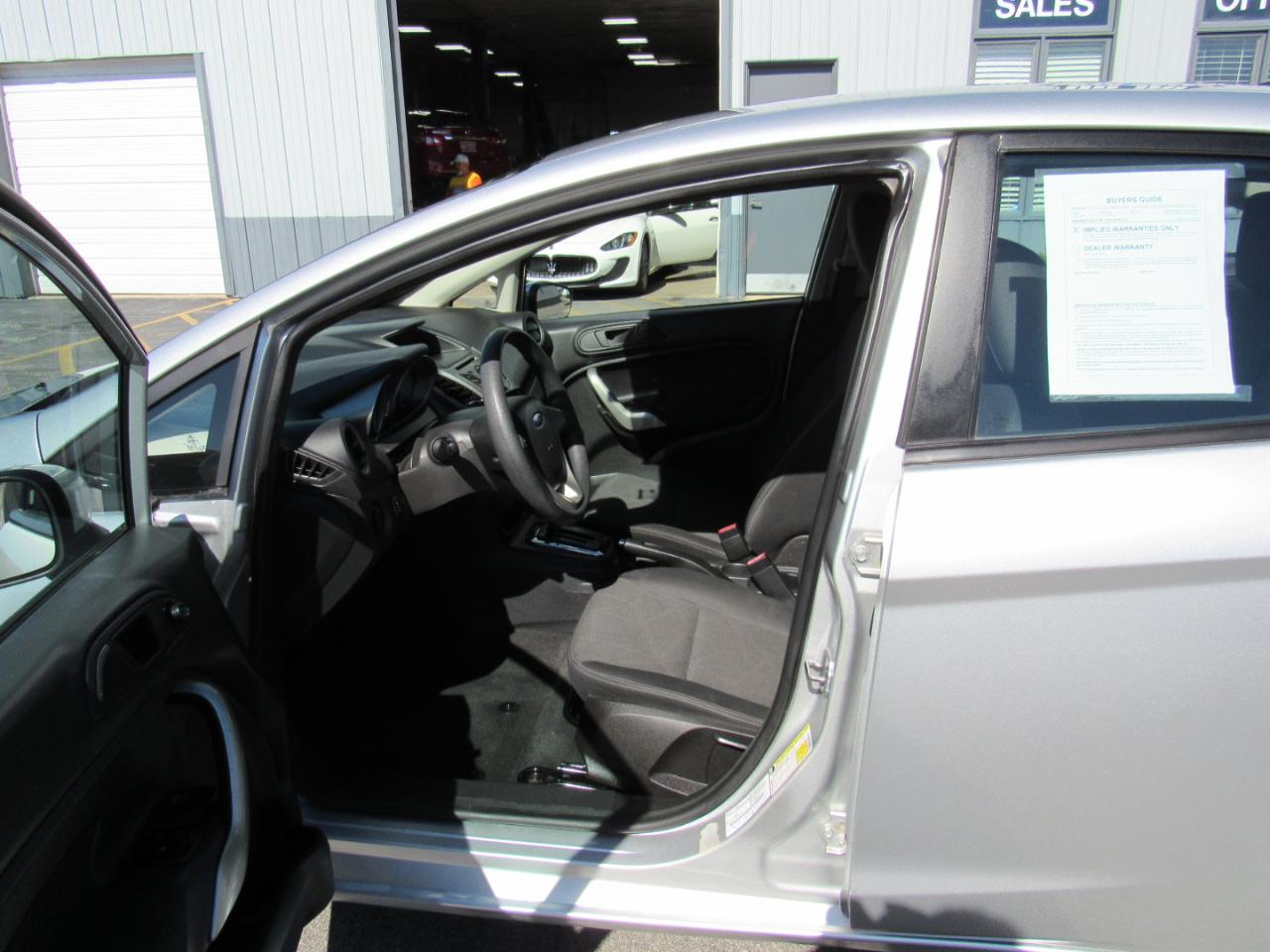 Ford Fiesta 4dr Sdn SE 2012