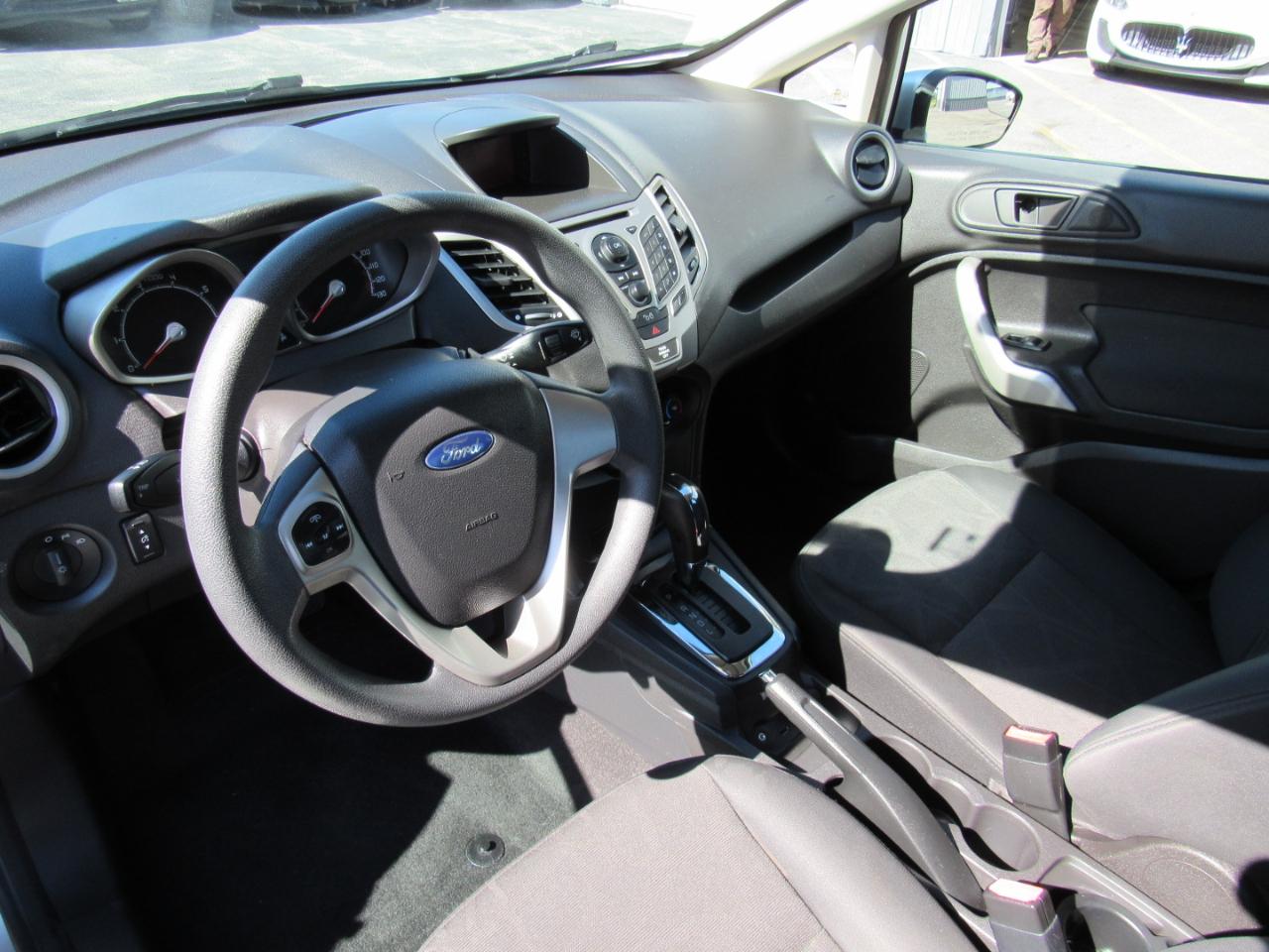 Ford Fiesta 4dr Sdn SE 2012