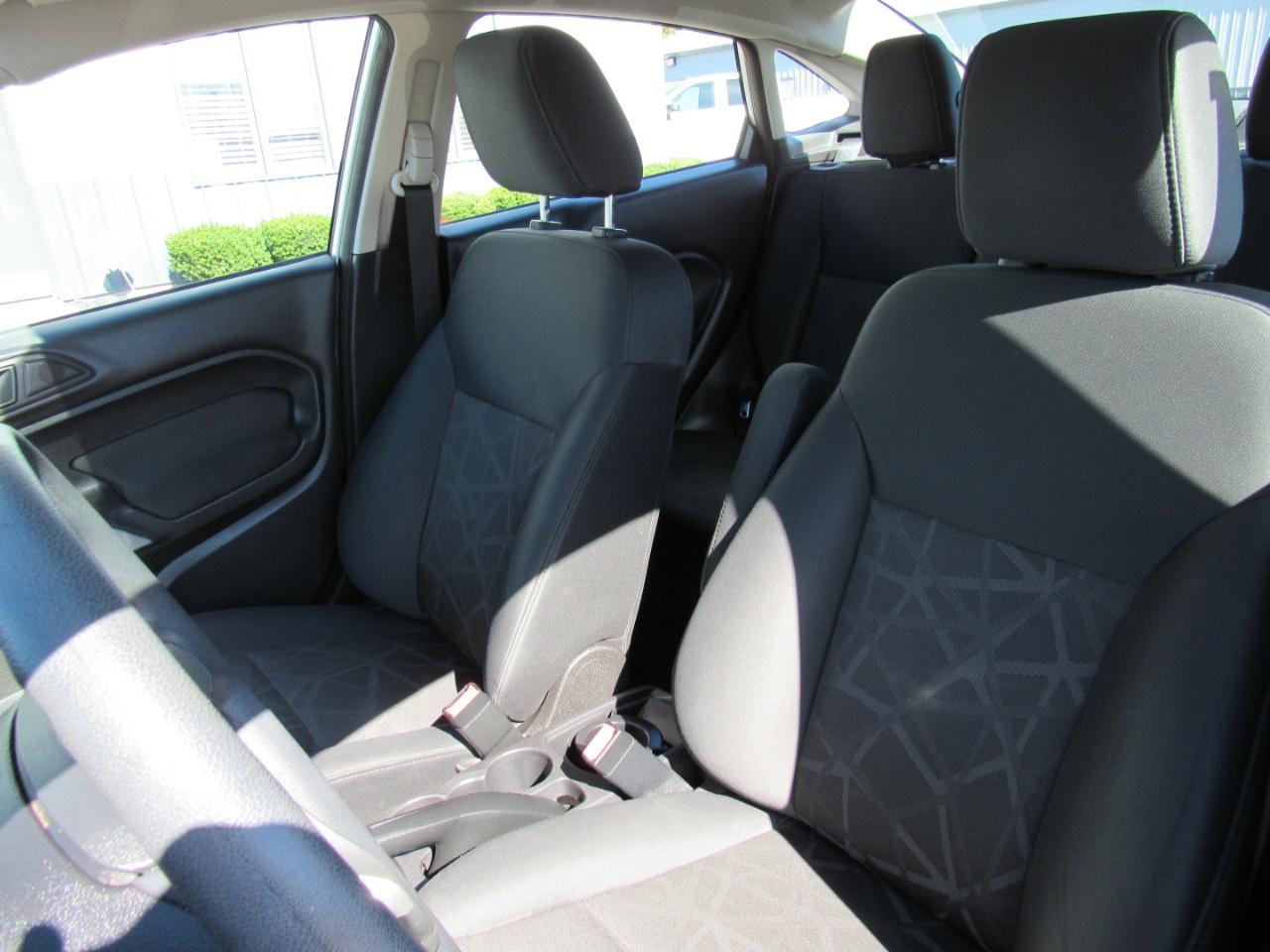 Ford Fiesta 4dr Sdn SE 2012