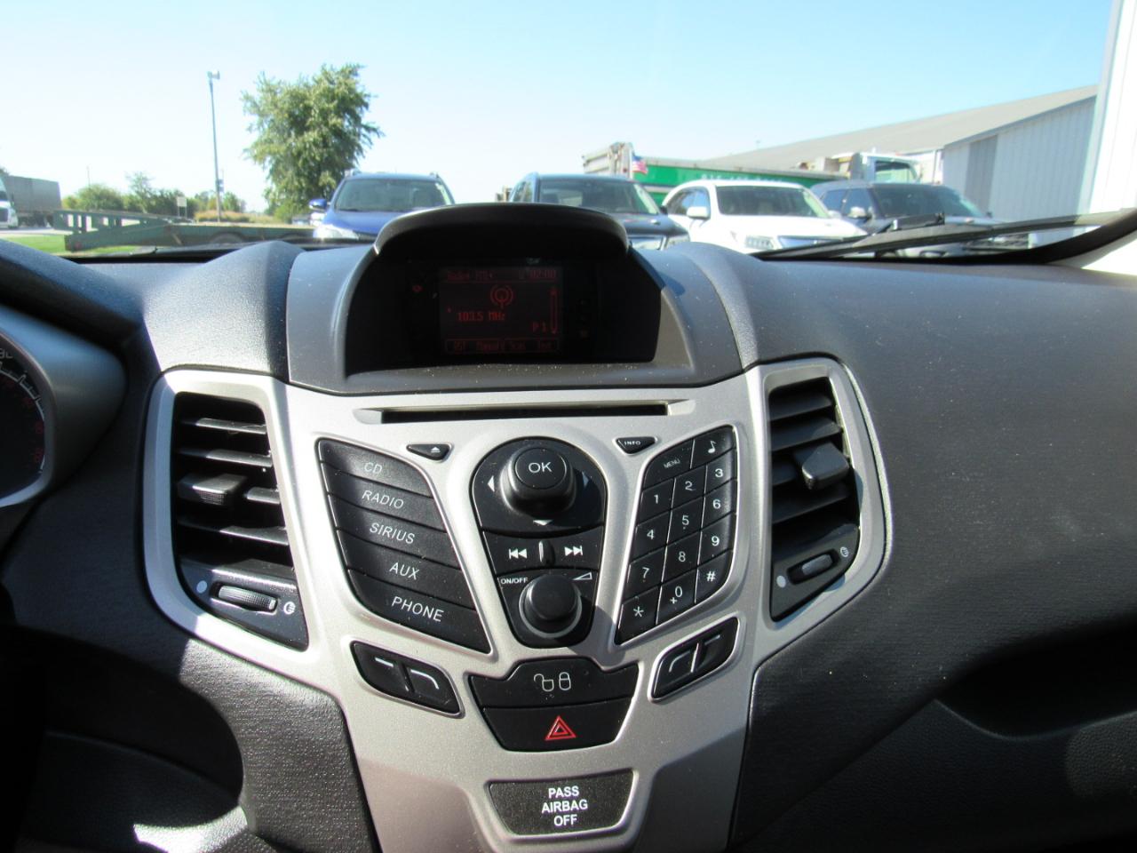 Ford Fiesta 4dr Sdn SE 2012
