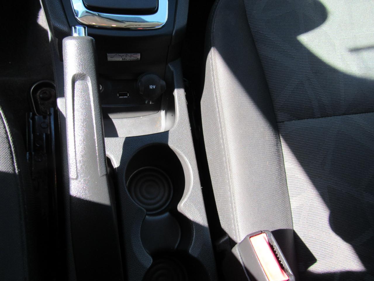 Ford Fiesta 4dr Sdn SE 2012