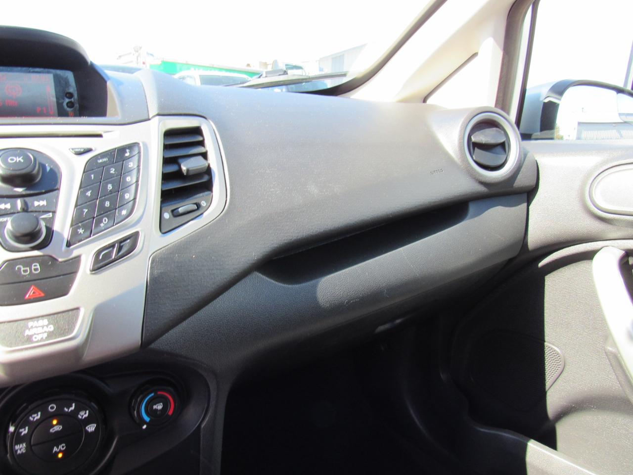 Ford Fiesta 4dr Sdn SE 2012
