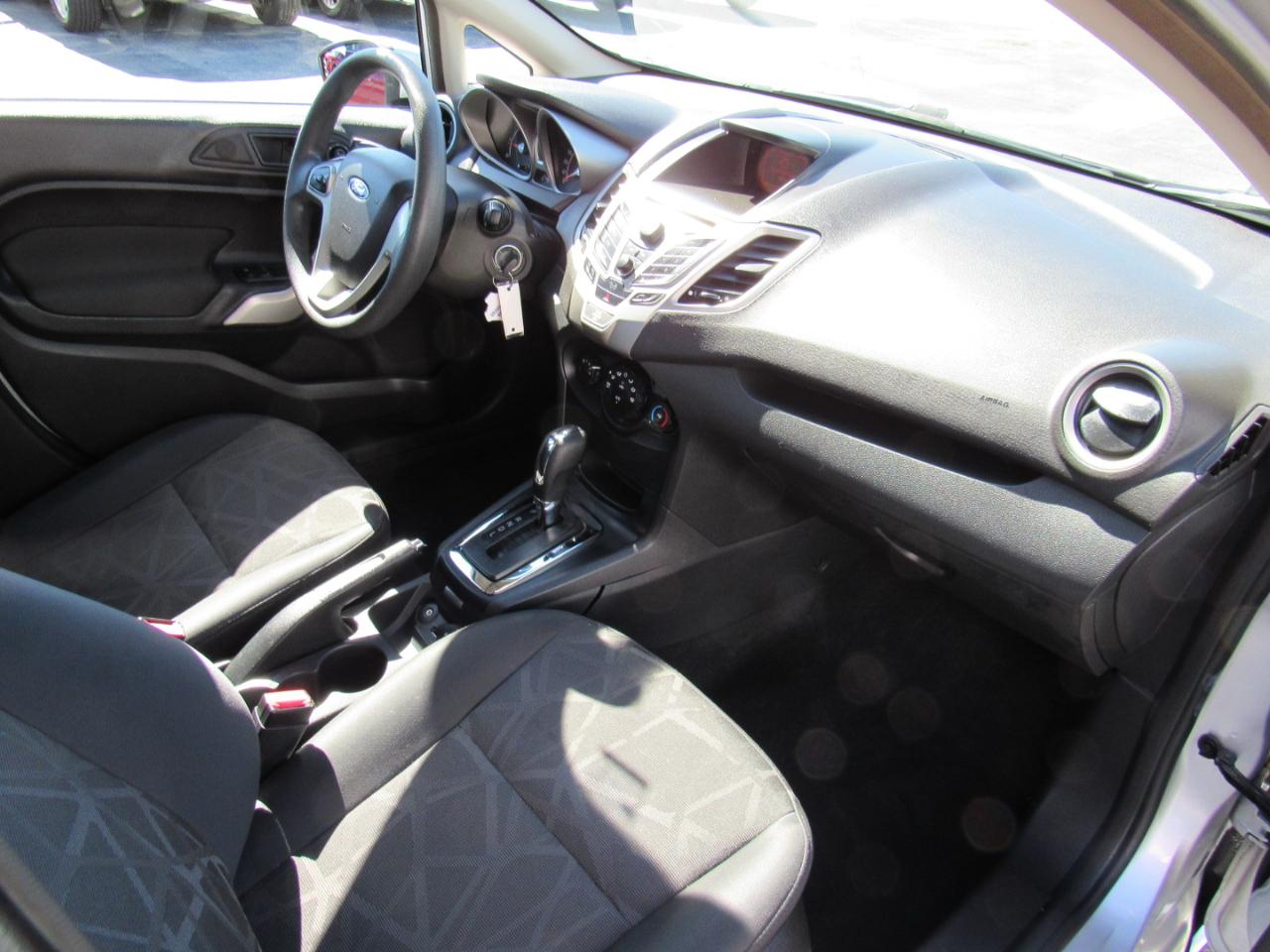 Ford Fiesta 4dr Sdn SE 2012