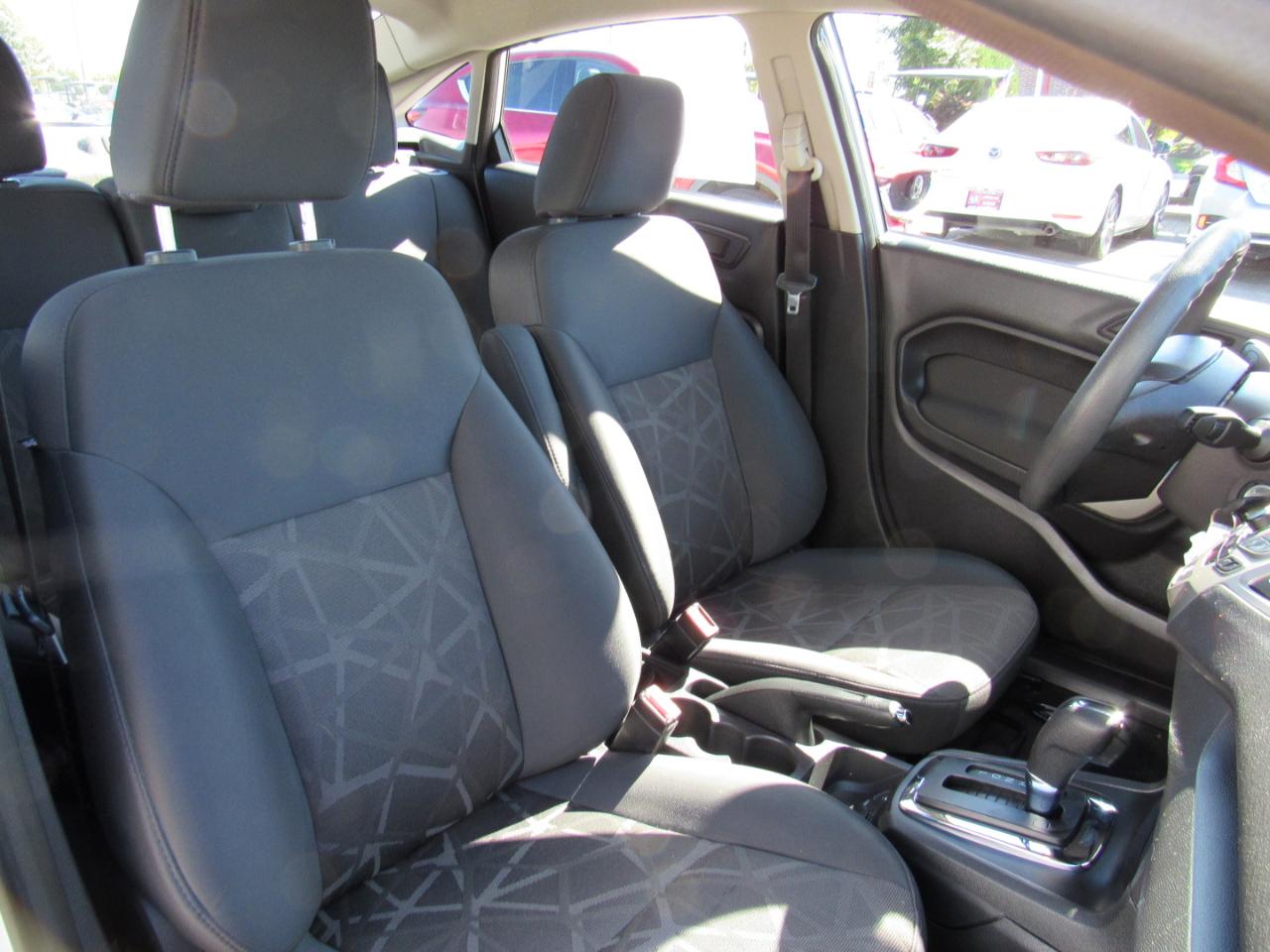 Ford Fiesta 4dr Sdn SE 2012
