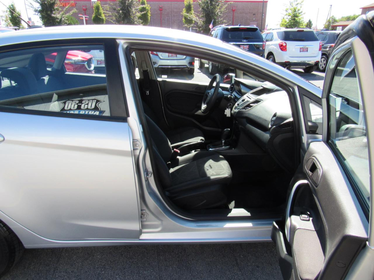 Ford Fiesta 4dr Sdn SE 2012