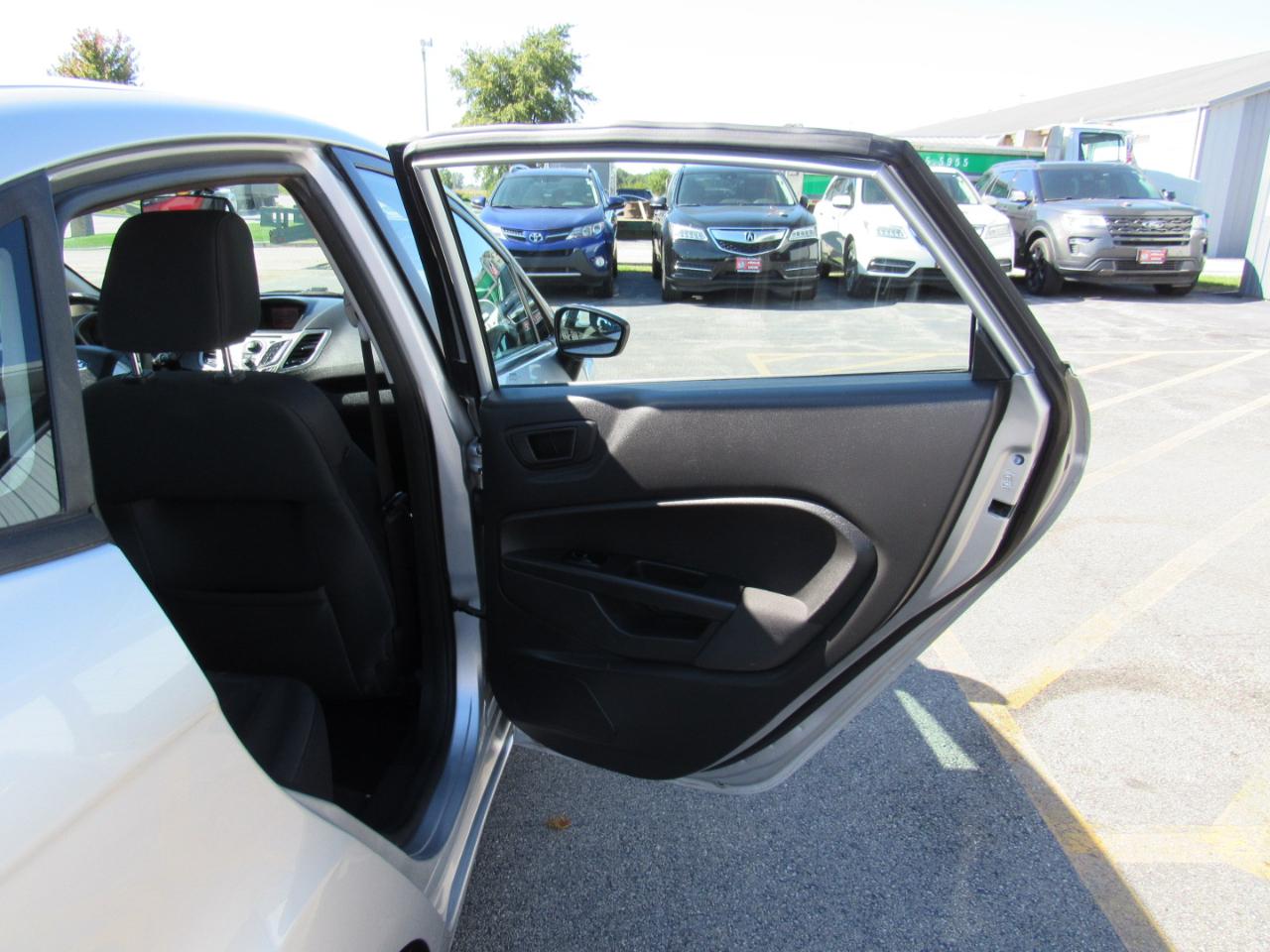 Ford Fiesta 4dr Sdn SE 2012