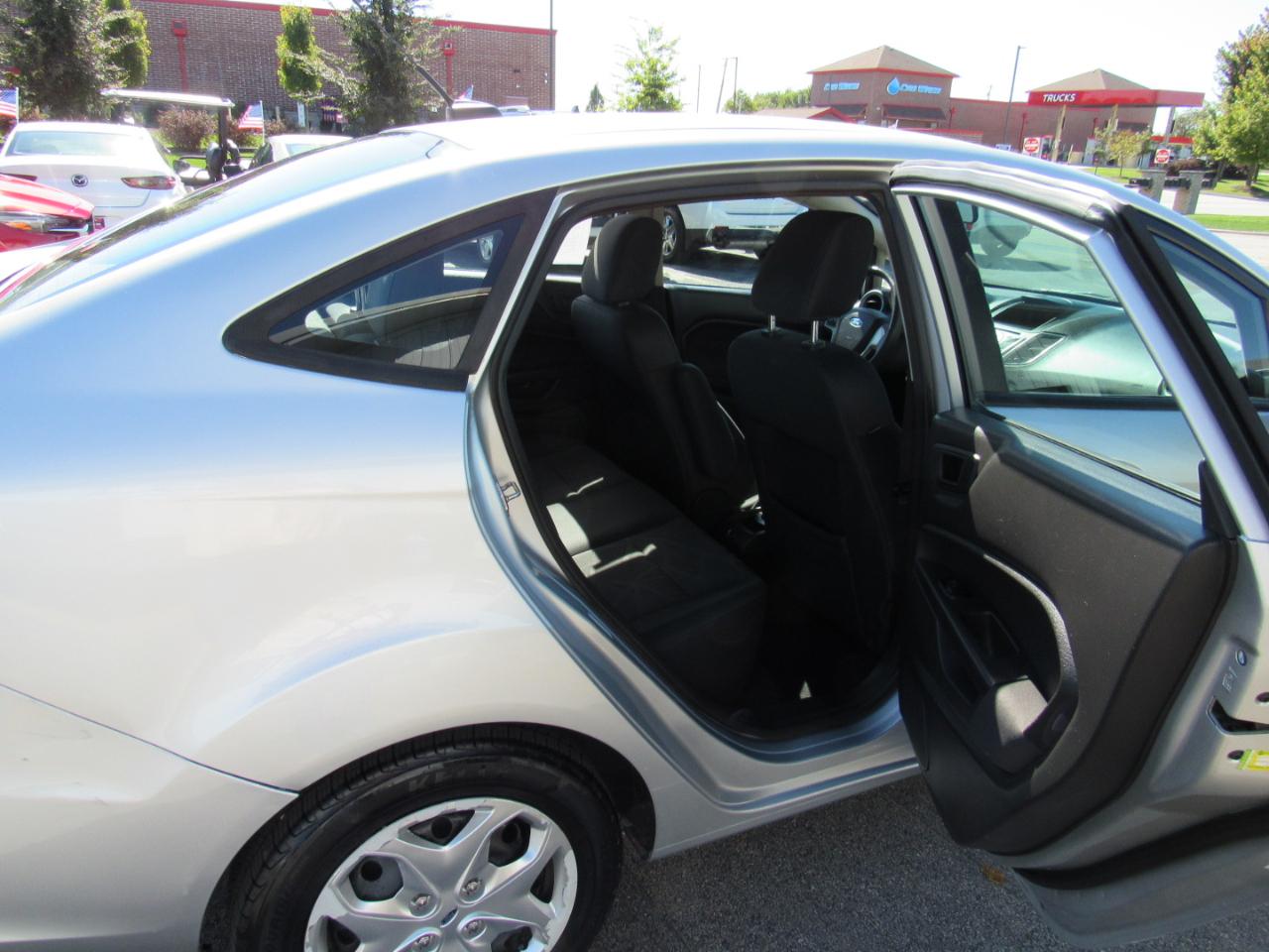 Ford Fiesta 4dr Sdn SE 2012