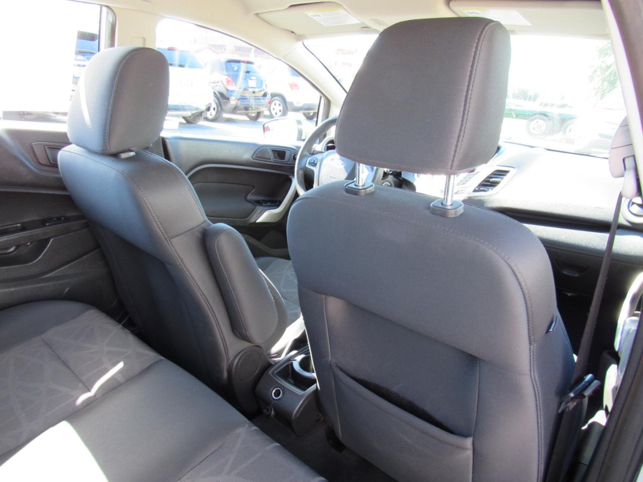 Ford Fiesta 4dr Sdn SE 2012