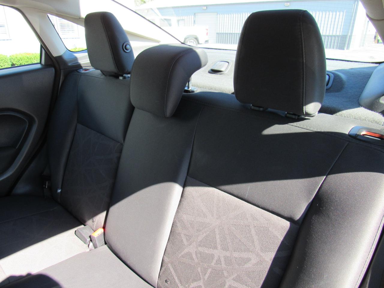 Ford Fiesta 4dr Sdn SE 2012