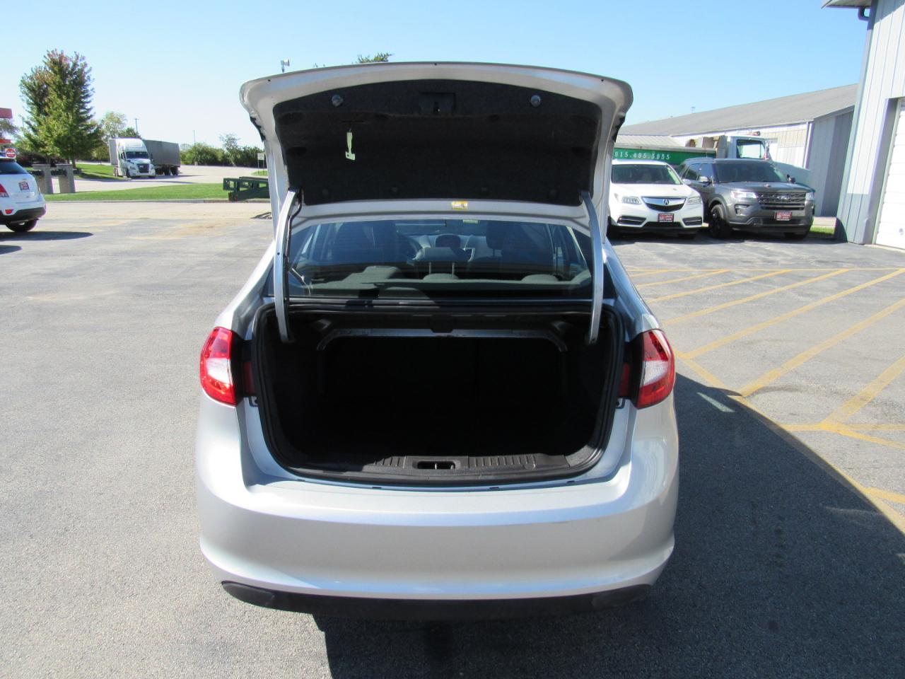 Ford Fiesta 4dr Sdn SE 2012