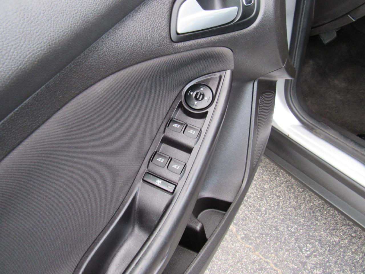 Ford Focus 4dr Sdn SE 2015