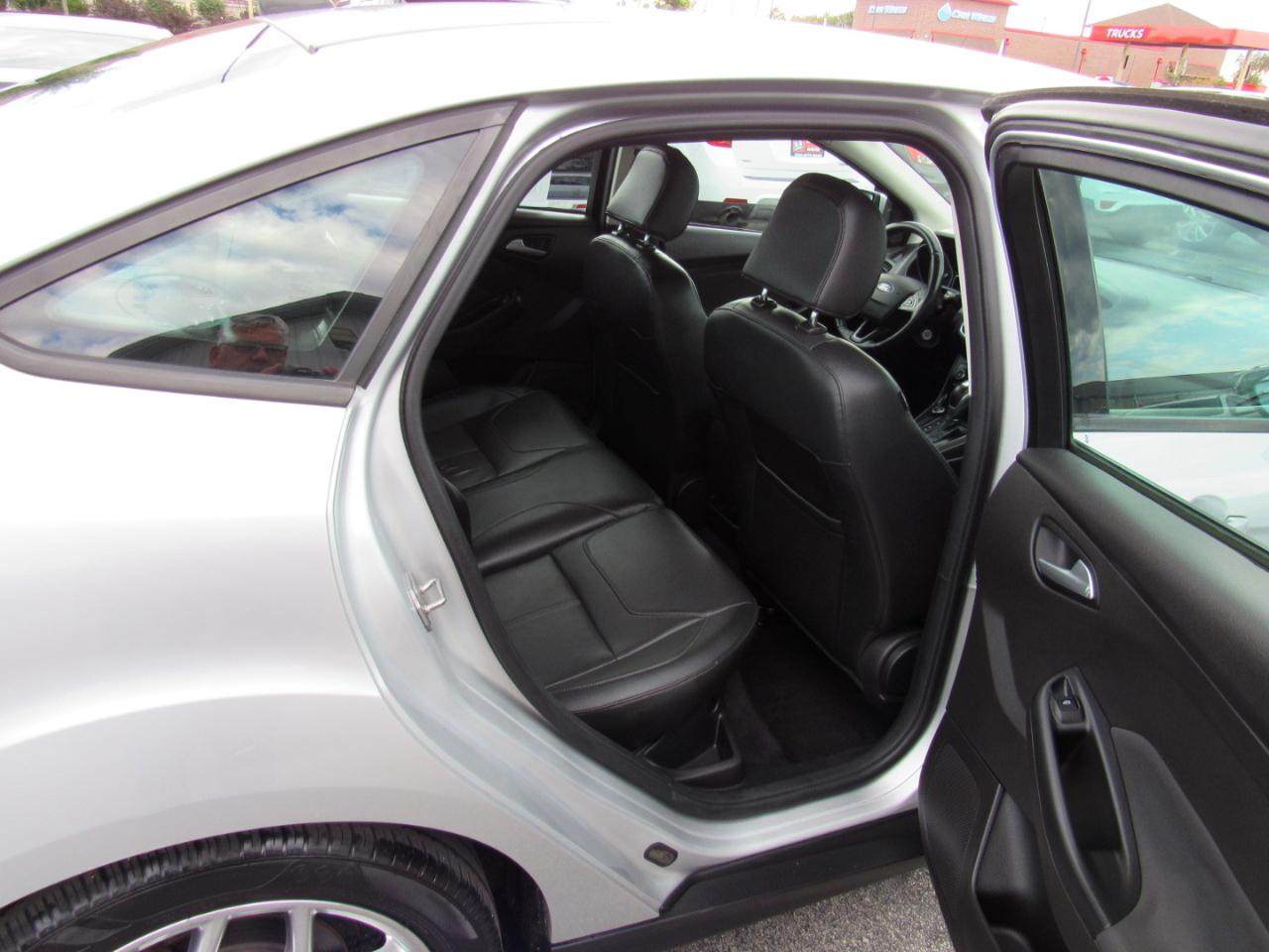 Ford Focus 4dr Sdn SE 2015