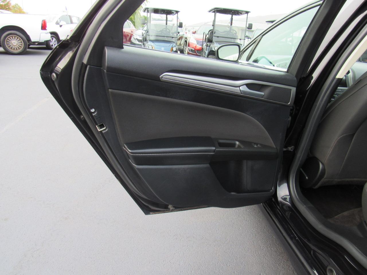 Ford Fusion SE FWD 2020
