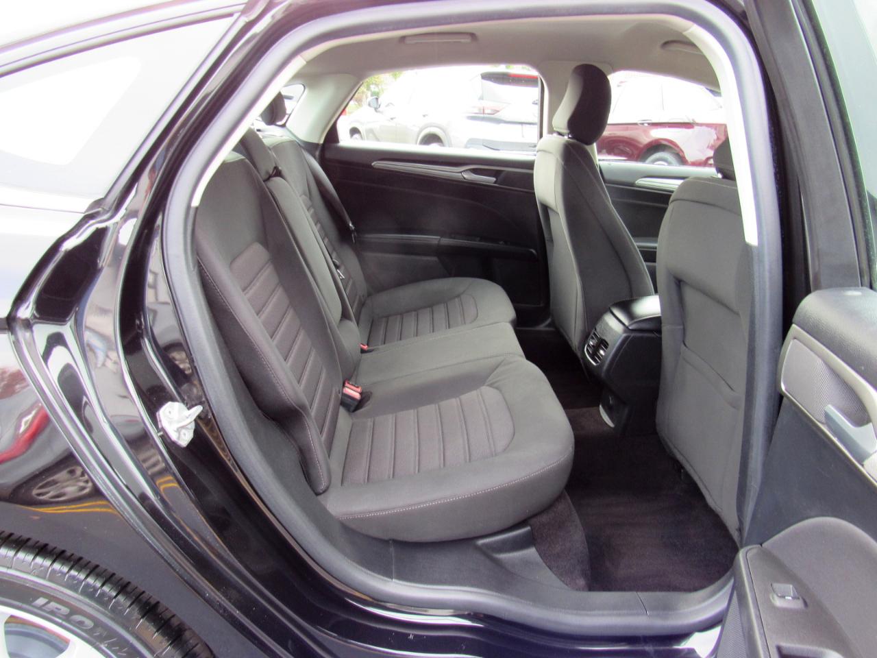 Ford Fusion SE FWD 2020