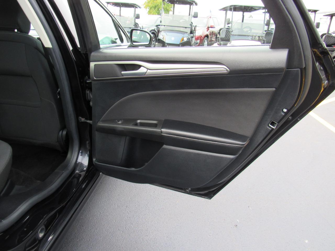 Ford Fusion SE FWD 2020