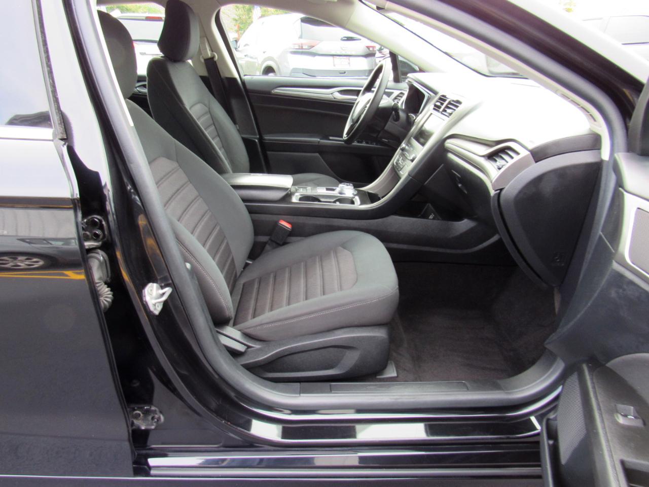 Ford Fusion SE FWD 2020