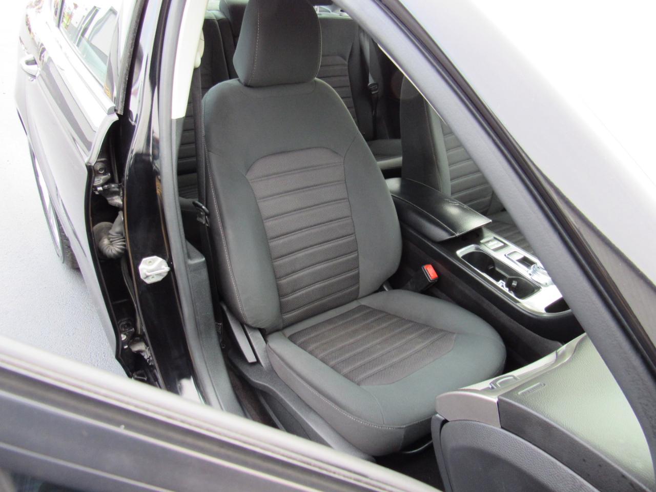 Ford Fusion SE FWD 2020