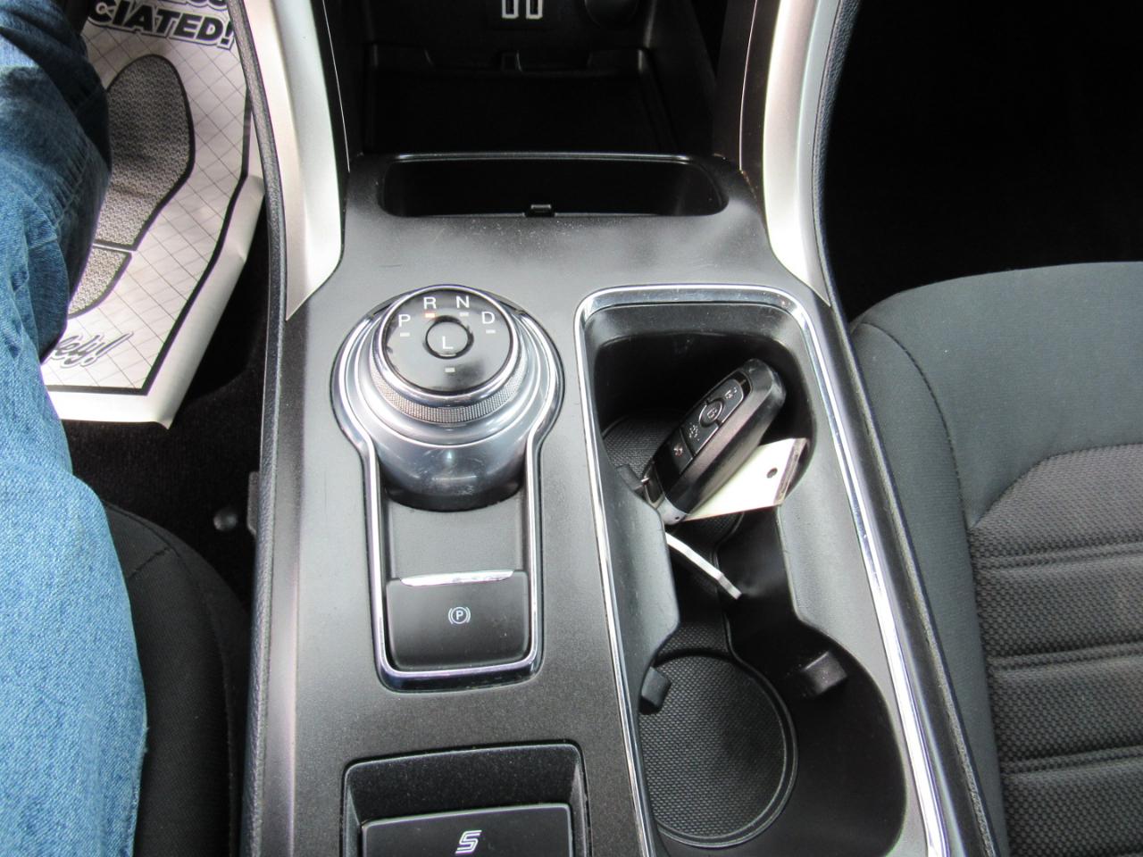 Ford Fusion SE FWD 2020