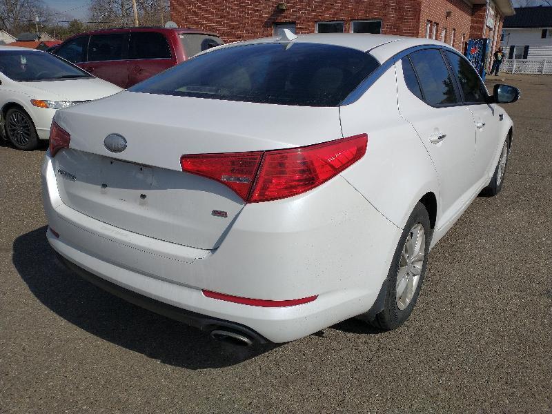 Kia Optima LX MT 2013