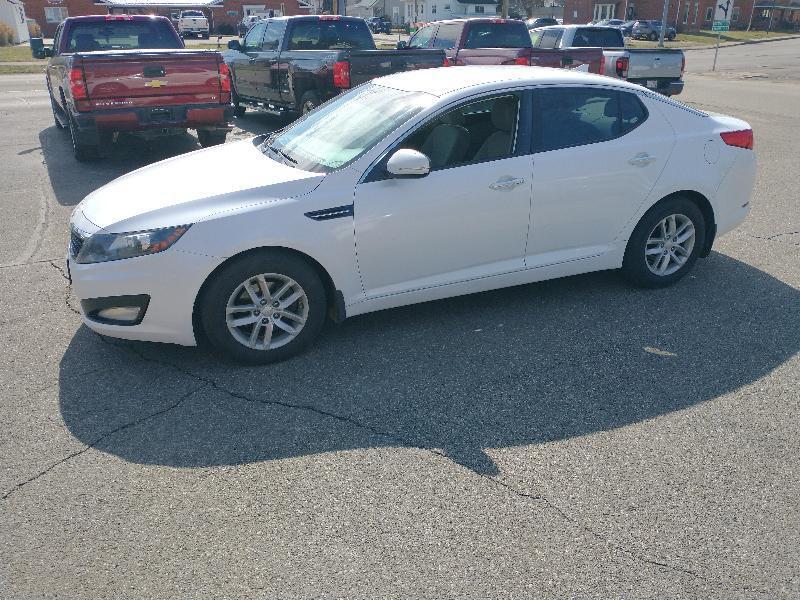 Kia Optima LX MT 2013