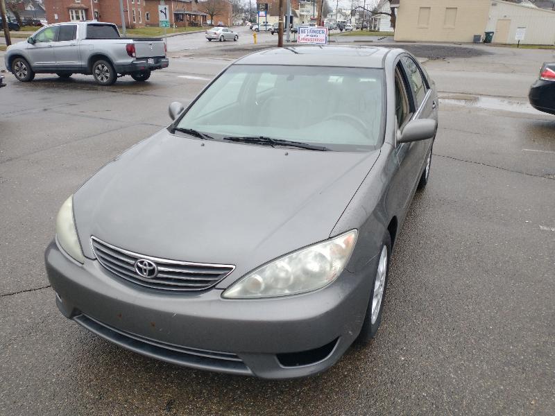 Toyota Camry LE V6 2005