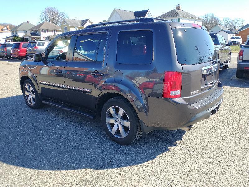 Honda Pilot Touring 4WD 5-Spd AT with DVD 2013