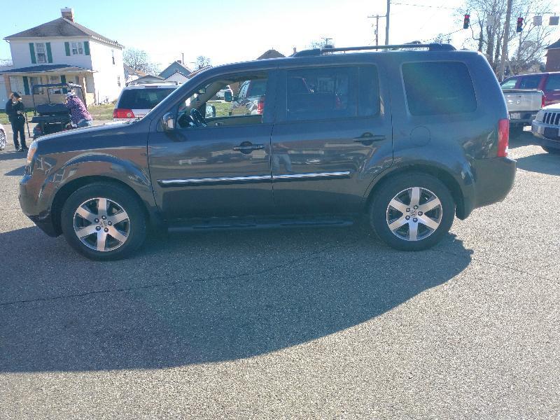 Honda Pilot Touring 4WD 5-Spd AT with DVD 2013