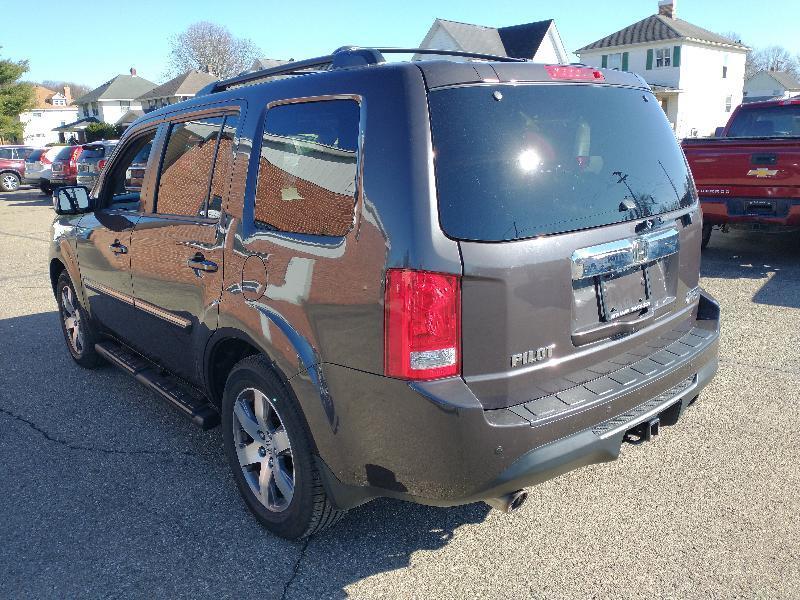 Honda Pilot Touring 4WD 5-Spd AT with DVD 2013