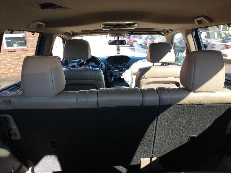 Honda Pilot Touring 4WD 5-Spd AT with DVD 2013