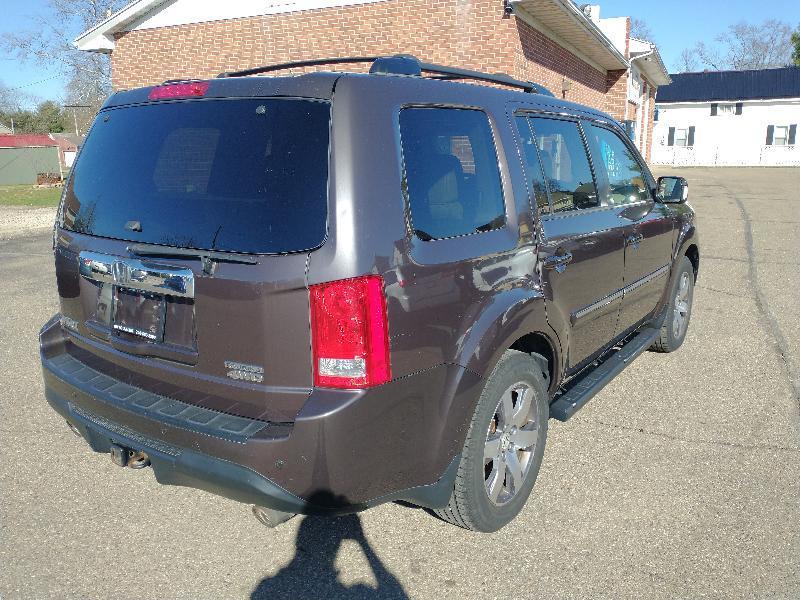 Honda Pilot Touring 4WD 5-Spd AT with DVD 2013