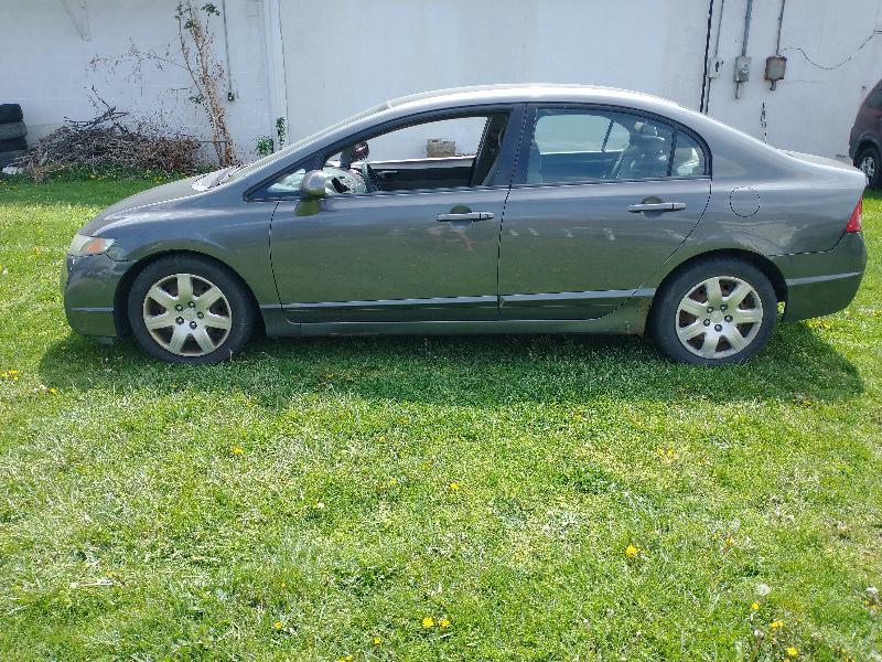 Honda Civic LX Sedan 5-Speed AT 2009