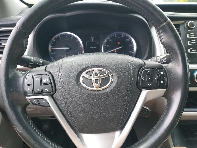 Toyota Highlander XLE AWD V6 2016