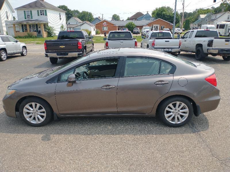 Honda Civic EX Sedan 5-Speed AT 2012