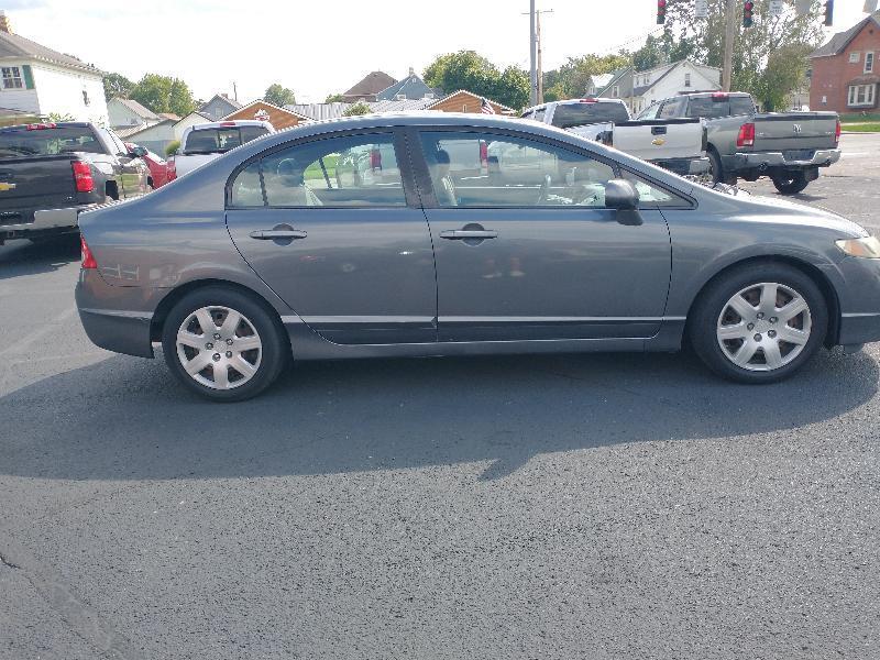 Honda Civic LX Sedan 5-Speed AT 2010