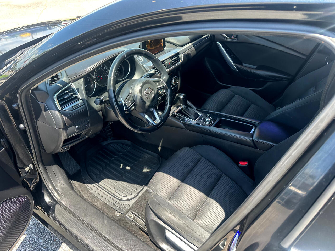 2017 Mazda Mazda6 Sport photo 4