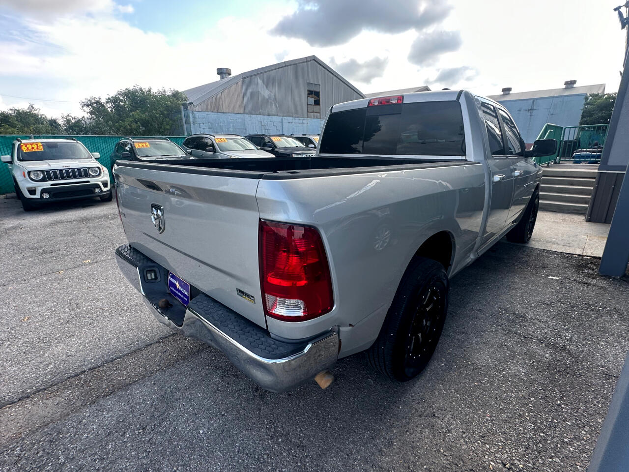 2012 Ram 1500 SLT photo 3