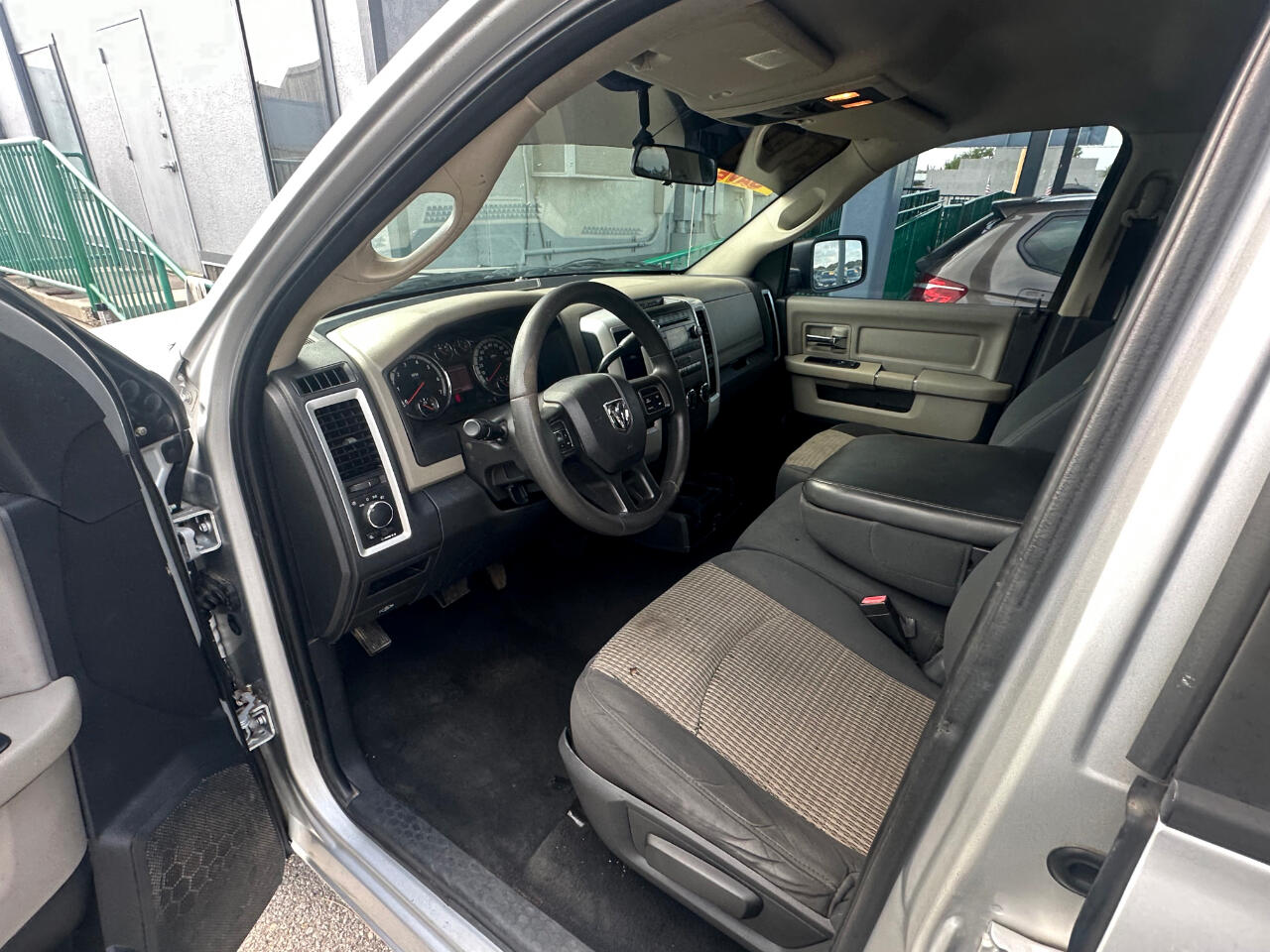 2012 Ram 1500 SLT photo 4