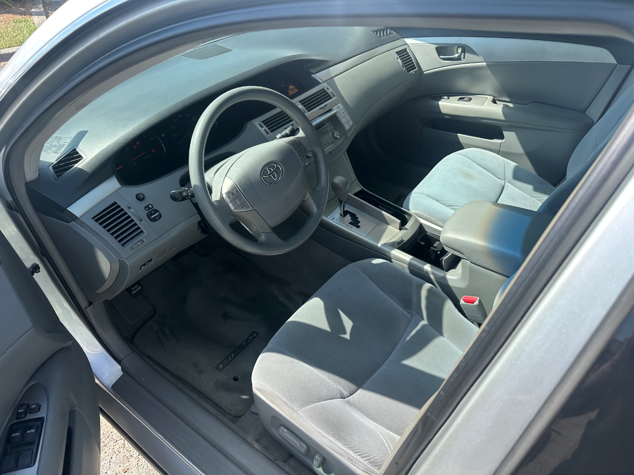2008 Toyota Avalon Touring photo 2
