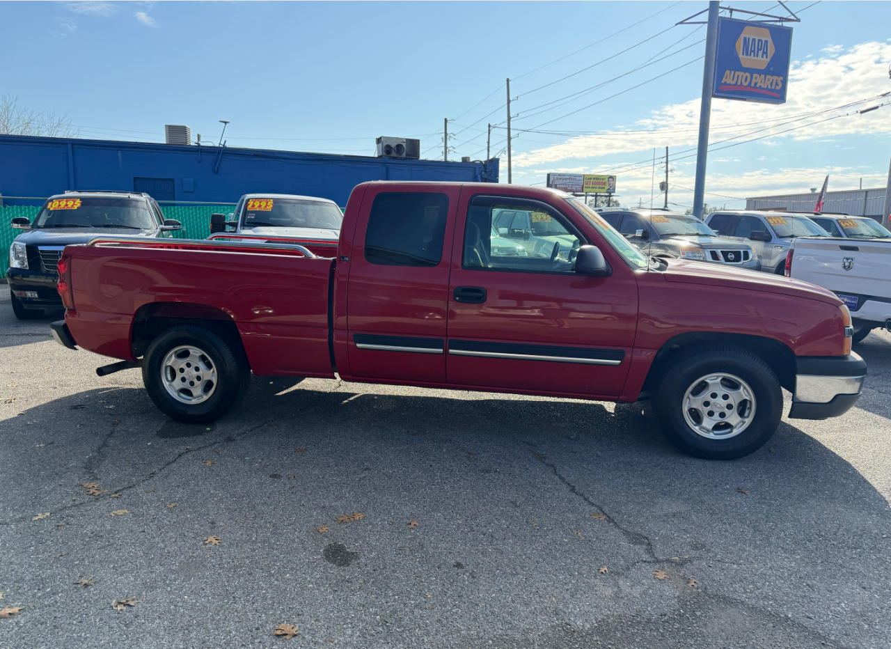 Chevrolet Silverado 1500 Ext Cab 143.5" WB LS 2003