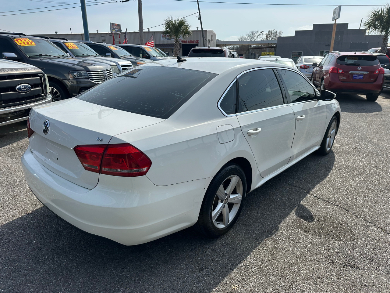Volkswagen Passat 4dr Sdn 2.5L Auto SE PZEV 2012