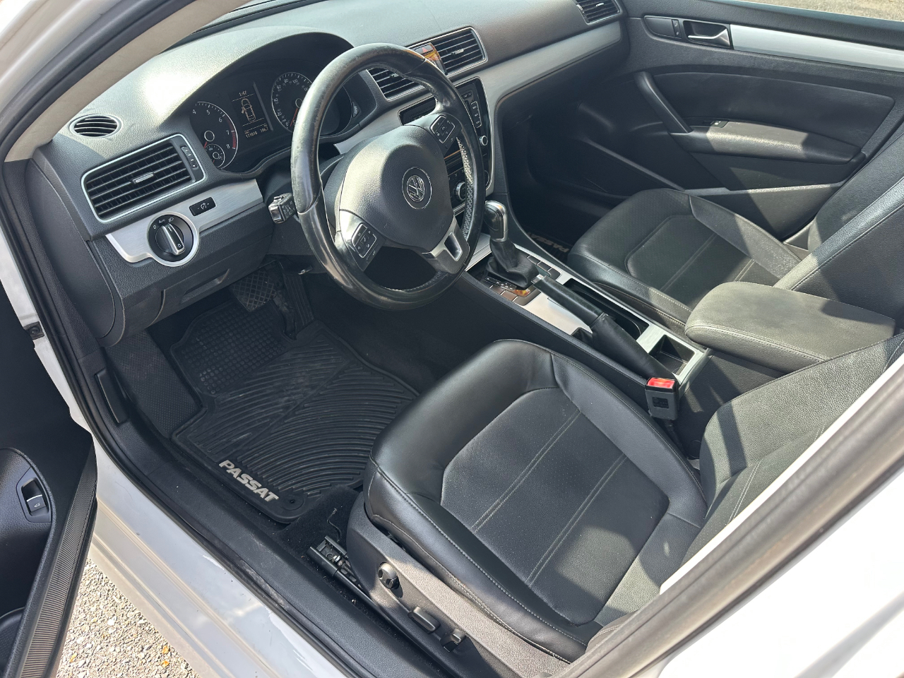 Volkswagen Passat 4dr Sdn 2.5L Auto SE PZEV 2012