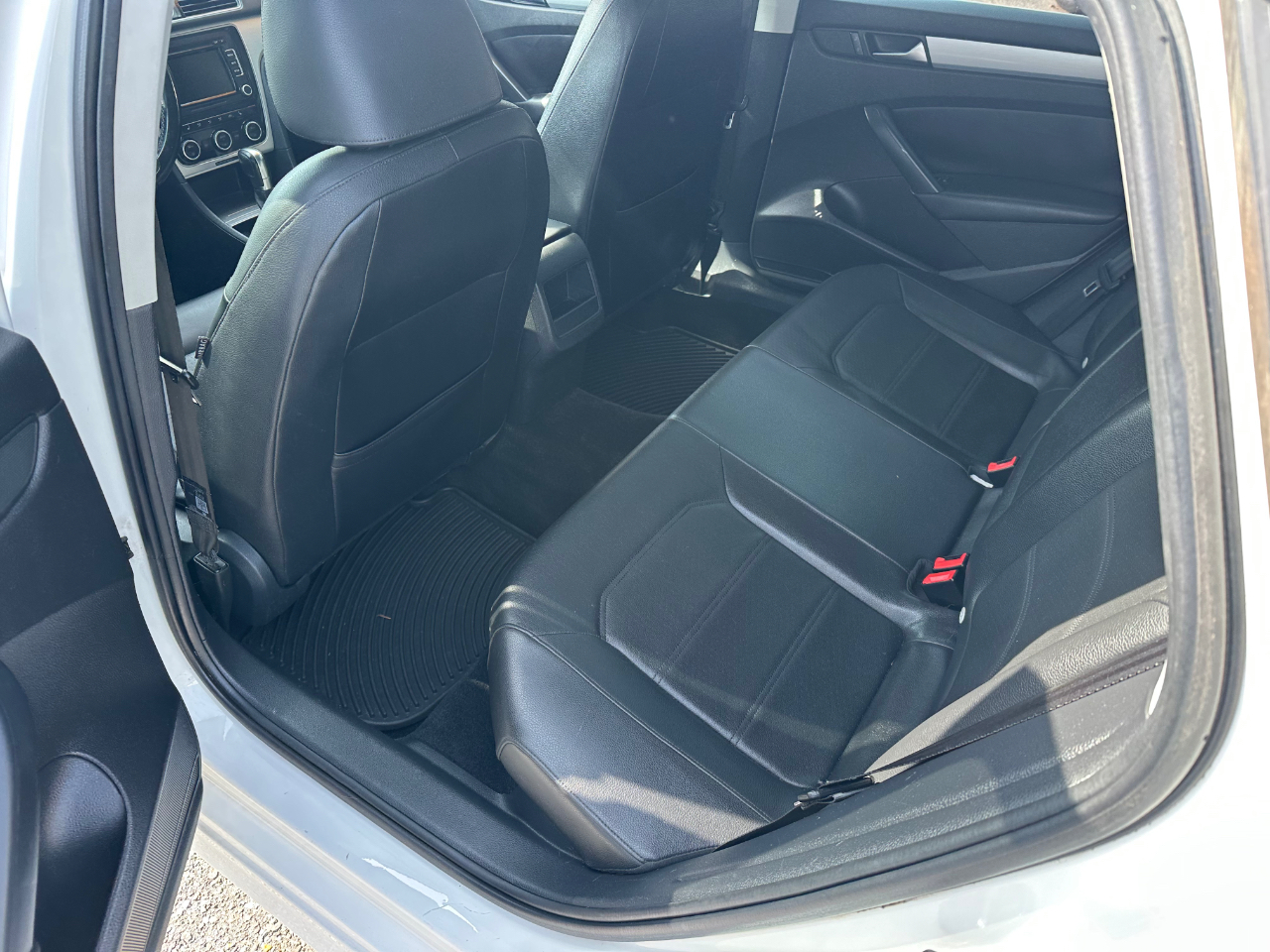 Volkswagen Passat 4dr Sdn 2.5L Auto SE PZEV 2012