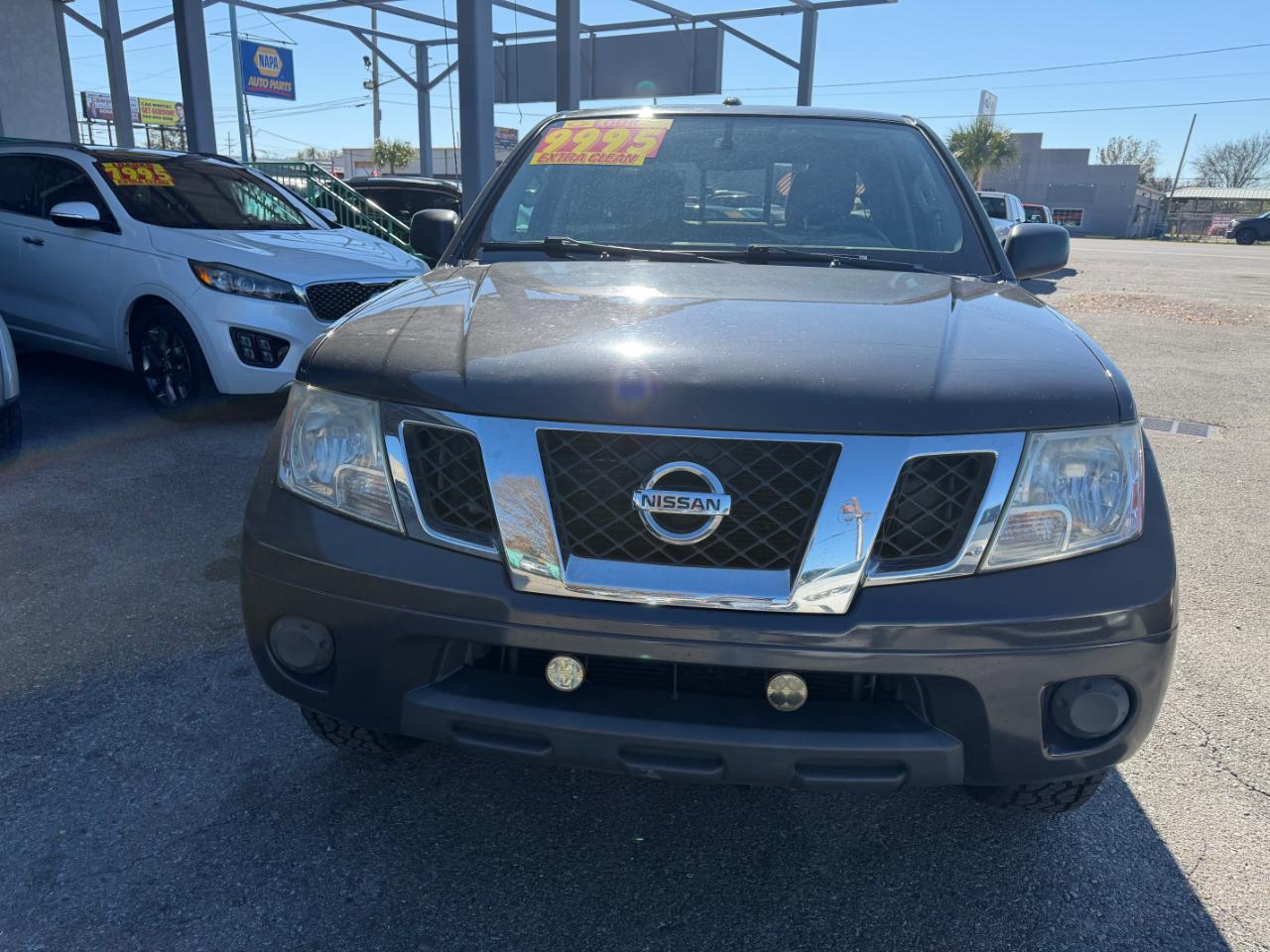 Nissan Frontier 2WD Crew Cab SWB Auto SV 2015