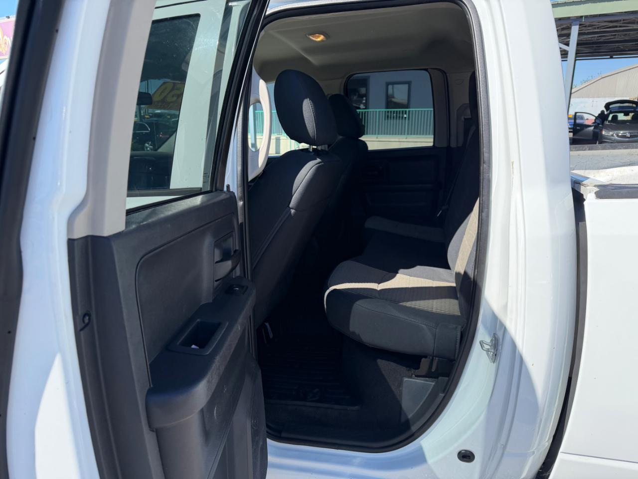 RAM 1500 2WD Quad Cab 140.5" Express 2012