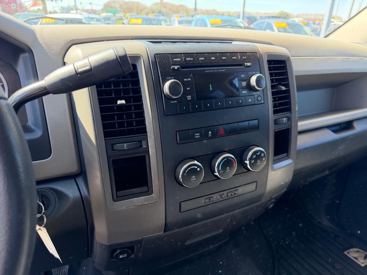 RAM 1500 2WD Quad Cab 140.5" Express 2012